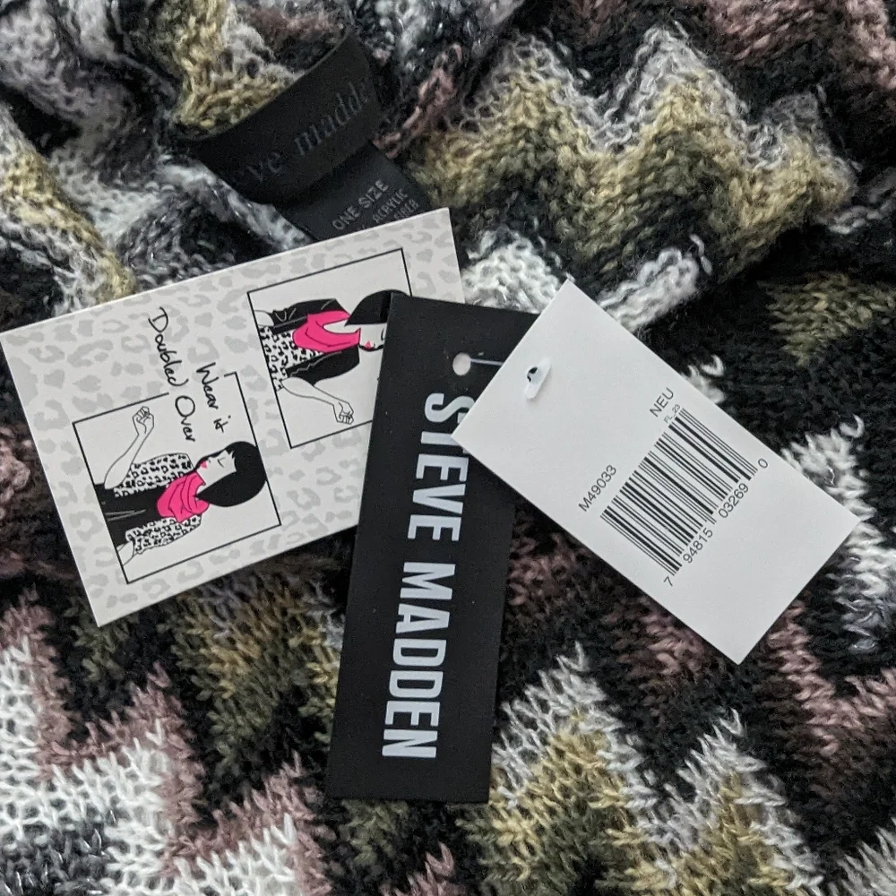 Steve Madden Infinity Scarf Chevron Print Double Over Vest Shrug New with tags.